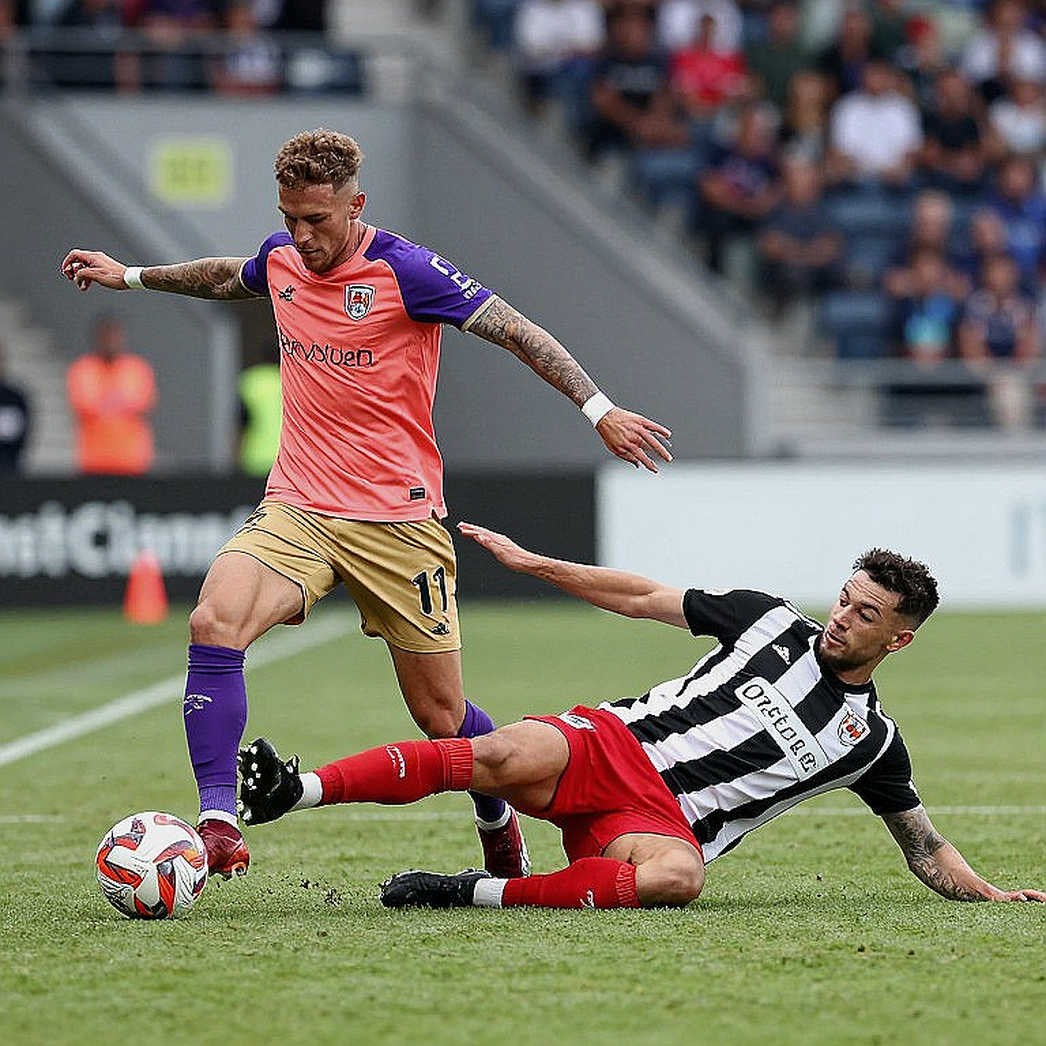 Khoảng trống giữa hai tuyến: Nơi V.League quyết định trận đấu mà khán đài không nhìn thấy