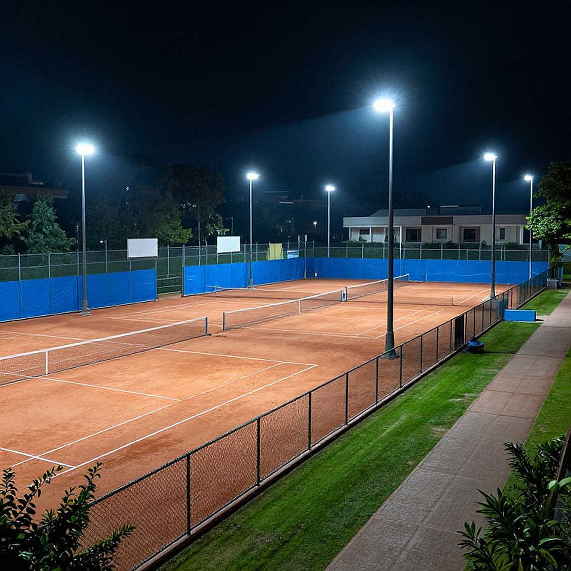 Vùng im lặng giữa hai mùa giải: Khi sân tennis không có tiếng vỗ tay