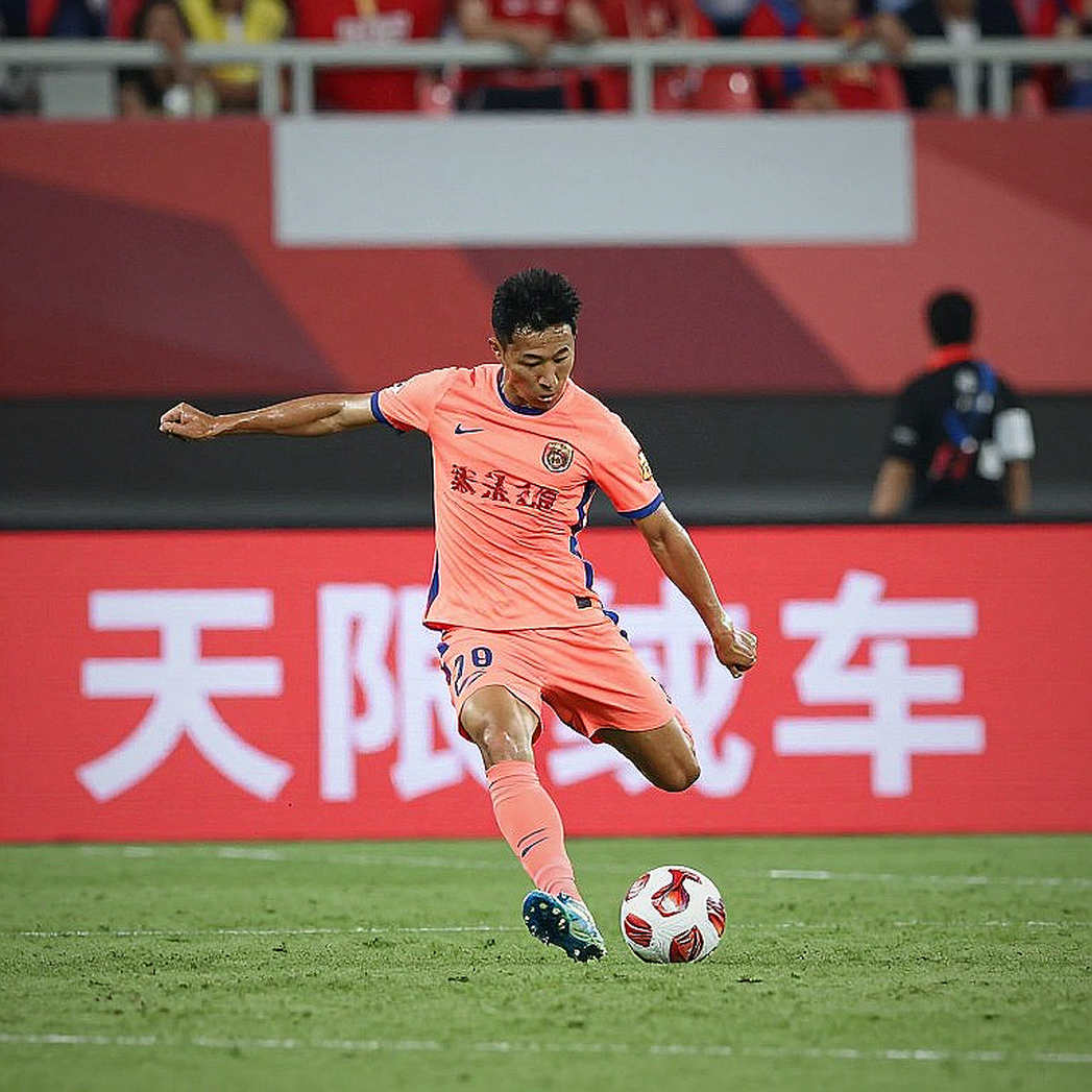Deco và bản thiết kế tiền đạo của Barcelona: Álvarez đã là quá khứ, Gabriel Jesus là 'lựa chọn lý tưởng'