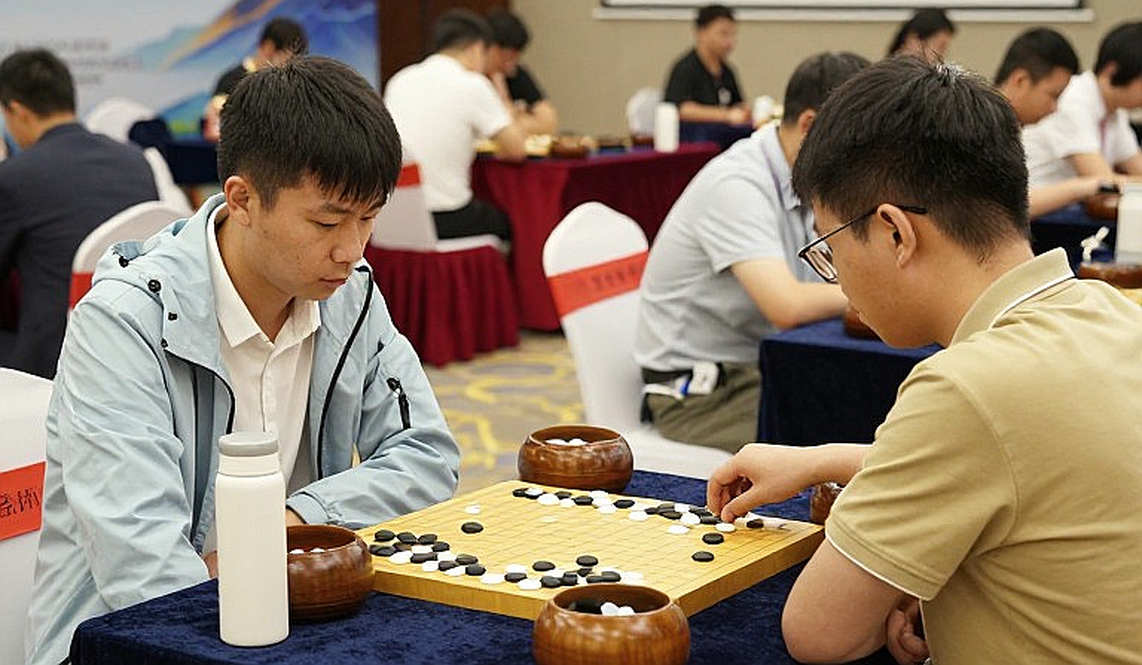 Hồ sơ N/A: khi phân tích cờ vua từ chối bịa chuyện thay vì dựng chuyện