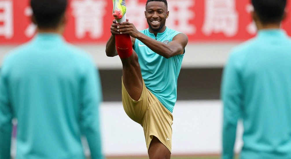Minute 73 and the 2.5 Million Euro Deal: When V-League Exports Speed to Osaka Minute 73 and the 2.5 Million Euro Deal: When V-League Exports Speed to Osaka
