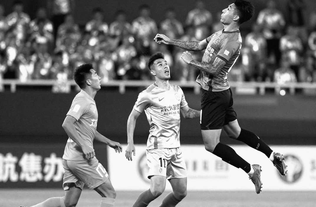 Olise, chiếc áo số 17 và cú ngập ngừng của Max Eberl Olise, chiếc áo số 17 và cú ngập ngừng của Max Eberl