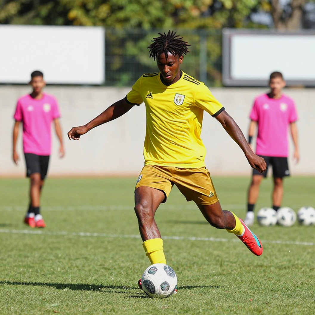 U-16 Nhật Bản tập huấn Cyprus: 20 gương mặt tinh hoa và cú sốc 'chỉ một cầu thủ từ J3'