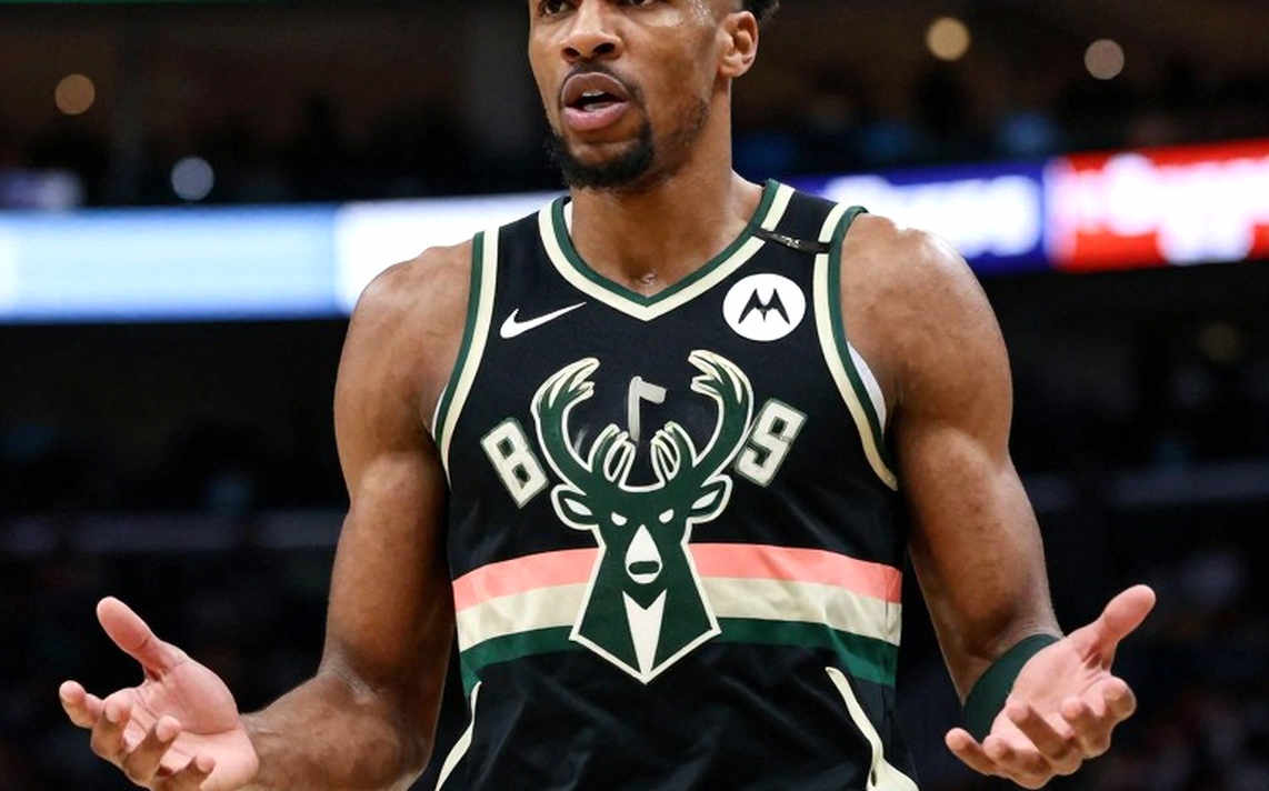 Efes hạ Real Madrid: PJ Dozier nói về hàng công 'đáng kinh ngạc' và bài toán phòng ngự pick-and-roll còn dang dở Efes hạ Real Madrid: PJ Dozier nói về hàng công 'đáng kinh ngạc' và bài toán phòng ngự pick-and-roll còn dang dở